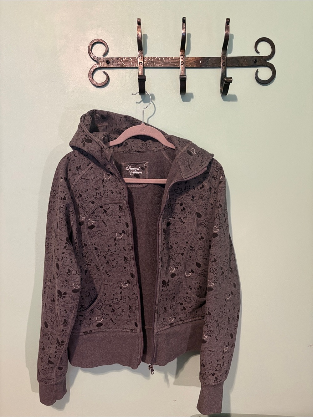 Lululemon limited edition scuba hoodie Hooded Zip  in Charcoal Gray.     Size L